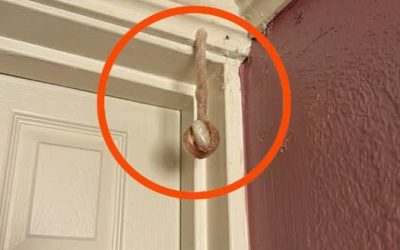 Mój mąż i ja zarezerwowaliśmy pokój w hotelu na wakacje. W pokoju odkryłam to. Gapię się na to od pół godziny, ale nadal nie mogę dojść, co to jest. Czy ktoś wie, co to jest? Odpowiedź jest w pierwszym komentarzu. Cały artykuł znajduje się również w tym komentarzu.